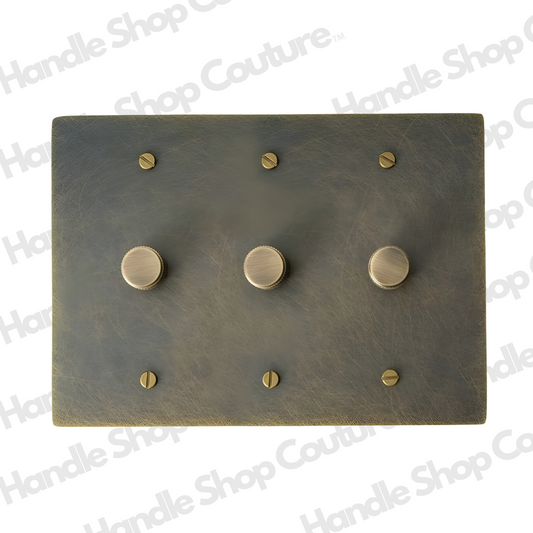 <tc>KLAS</tc> / Interruttore dimmer rotativo in ottone (3-gang)
