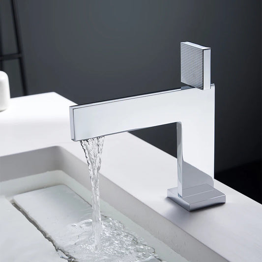 JULIO / Einloch-Wasserhahn aus gerändeltem Messing