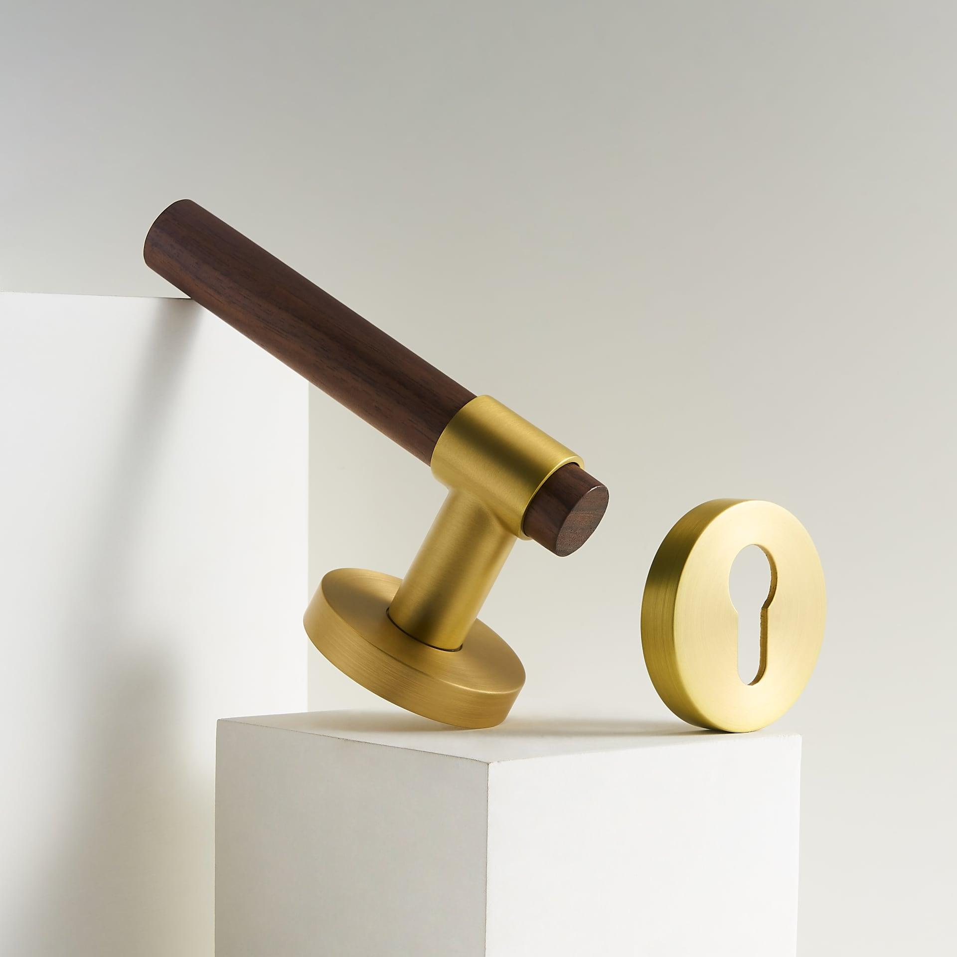 MENELAOS / SOLID BRASS & WALNUT WOOD / DOOR HANDLES - Handle Shop Couture