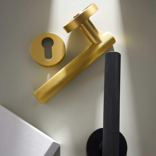 PORTA / KNURLED BRASS / DOOR HANDLES - Handle Shop Couture