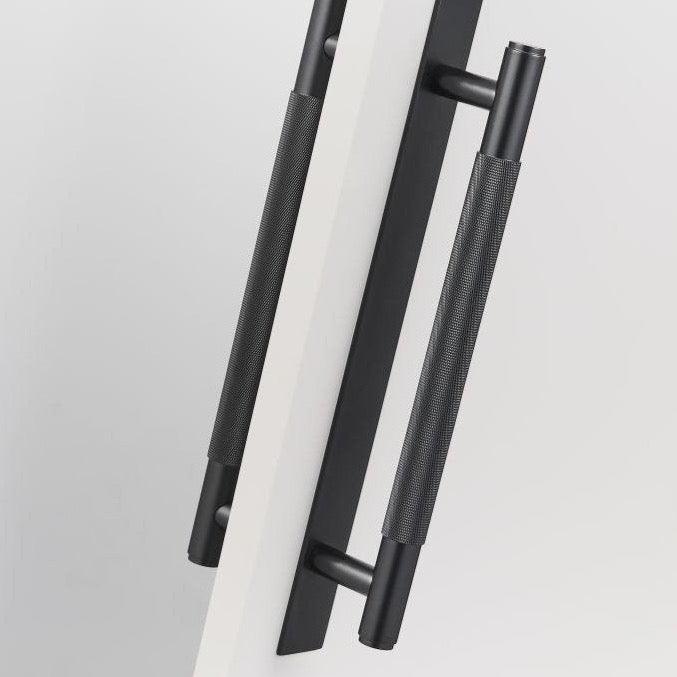 XANDRA / DOUBLE-SIDED PULL & BACKPLATE / KNURLED BRASS - Handle Shop Couture