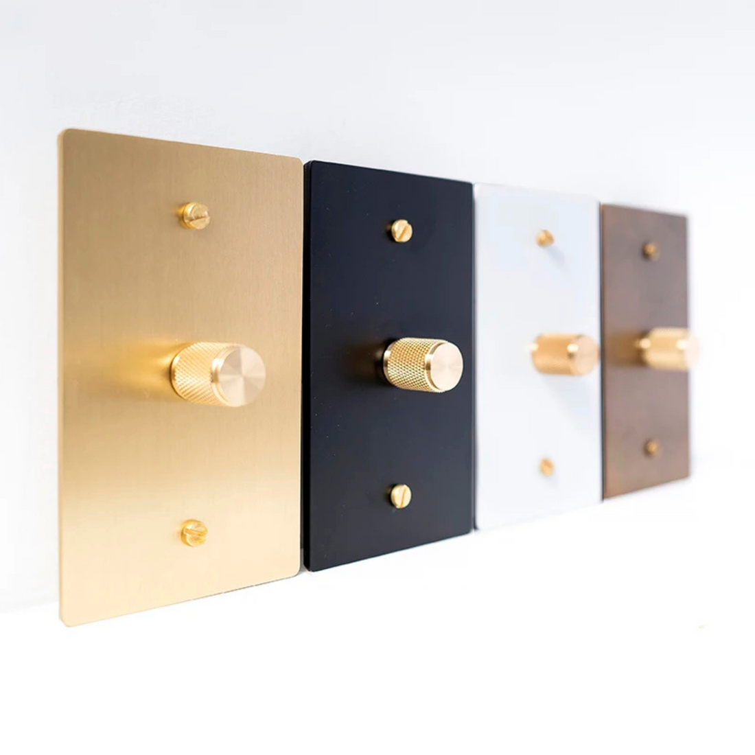 KLAS / Regulador de intensidade rotativo de baixa tensão em latão (1 módulo)