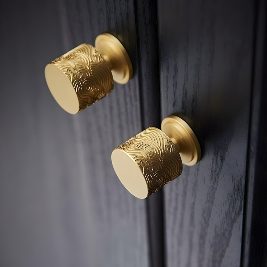 TEREA / Textured Solid Brass Knobs