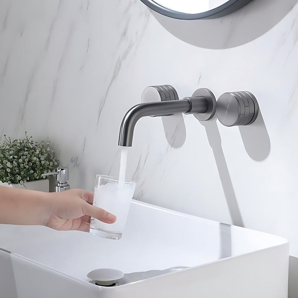 LUMINASTREAM / Torneira de parede para casa de banho