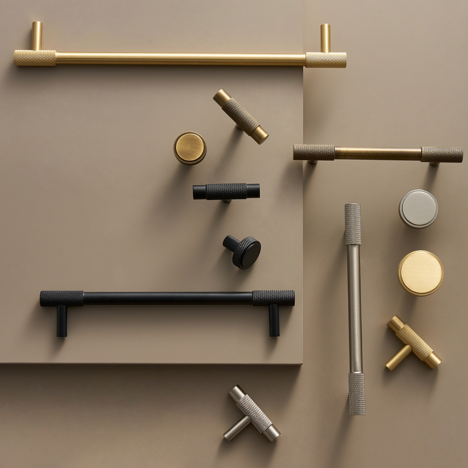VOULA / Solid Brass Knurled Handles