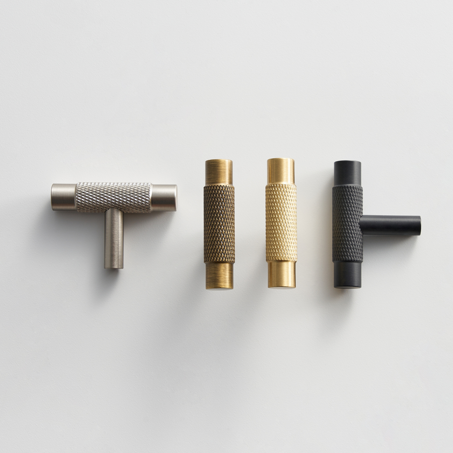 VOULA / Knurled Brass T-Pull