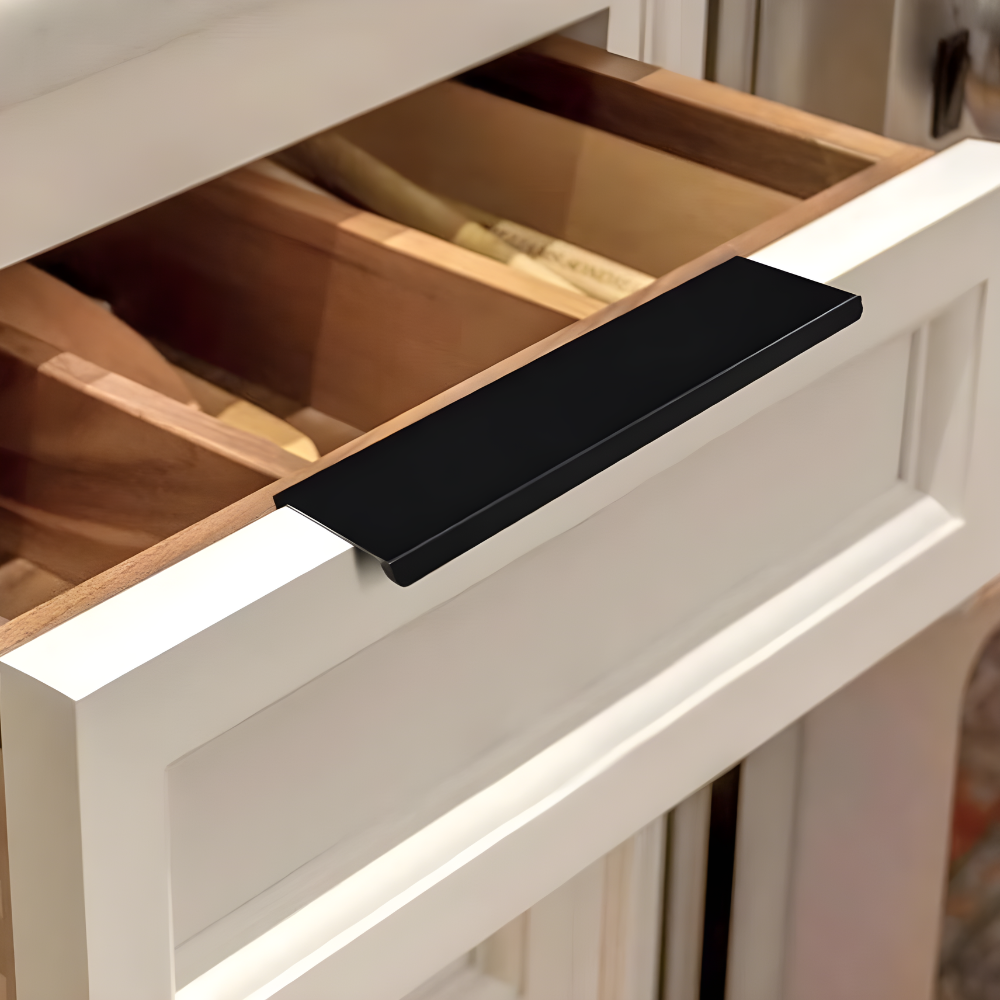 LANKA / Long Cabinet Edge Pull