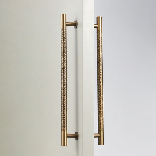 LOREN / Double-Sided Hammered Brass Door Pull