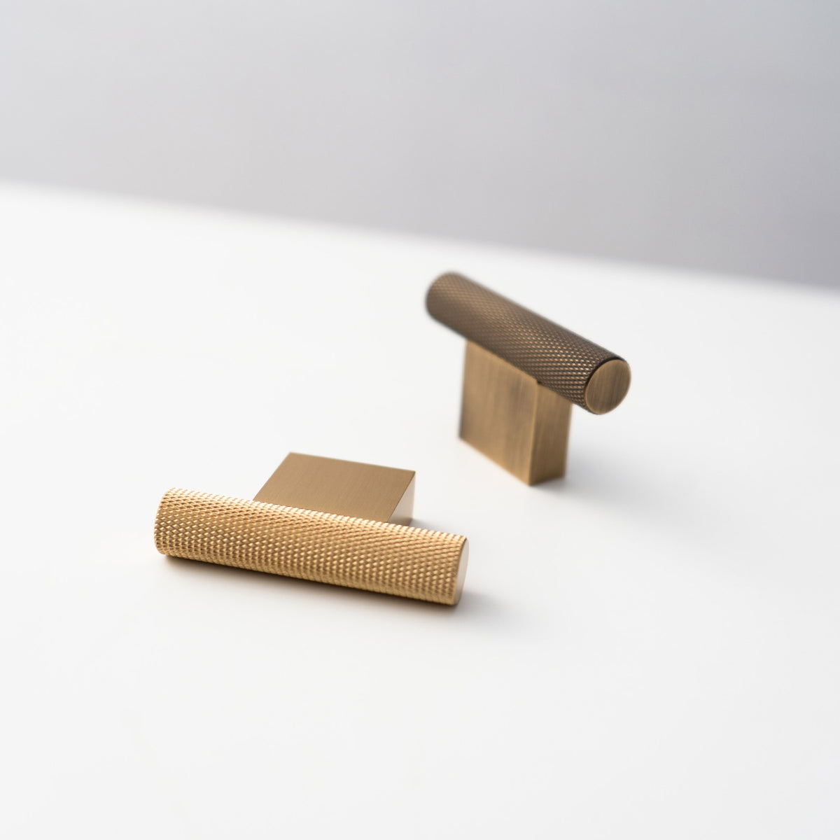 HELIOS T-pulls close up, showing the cross-knurled bar
