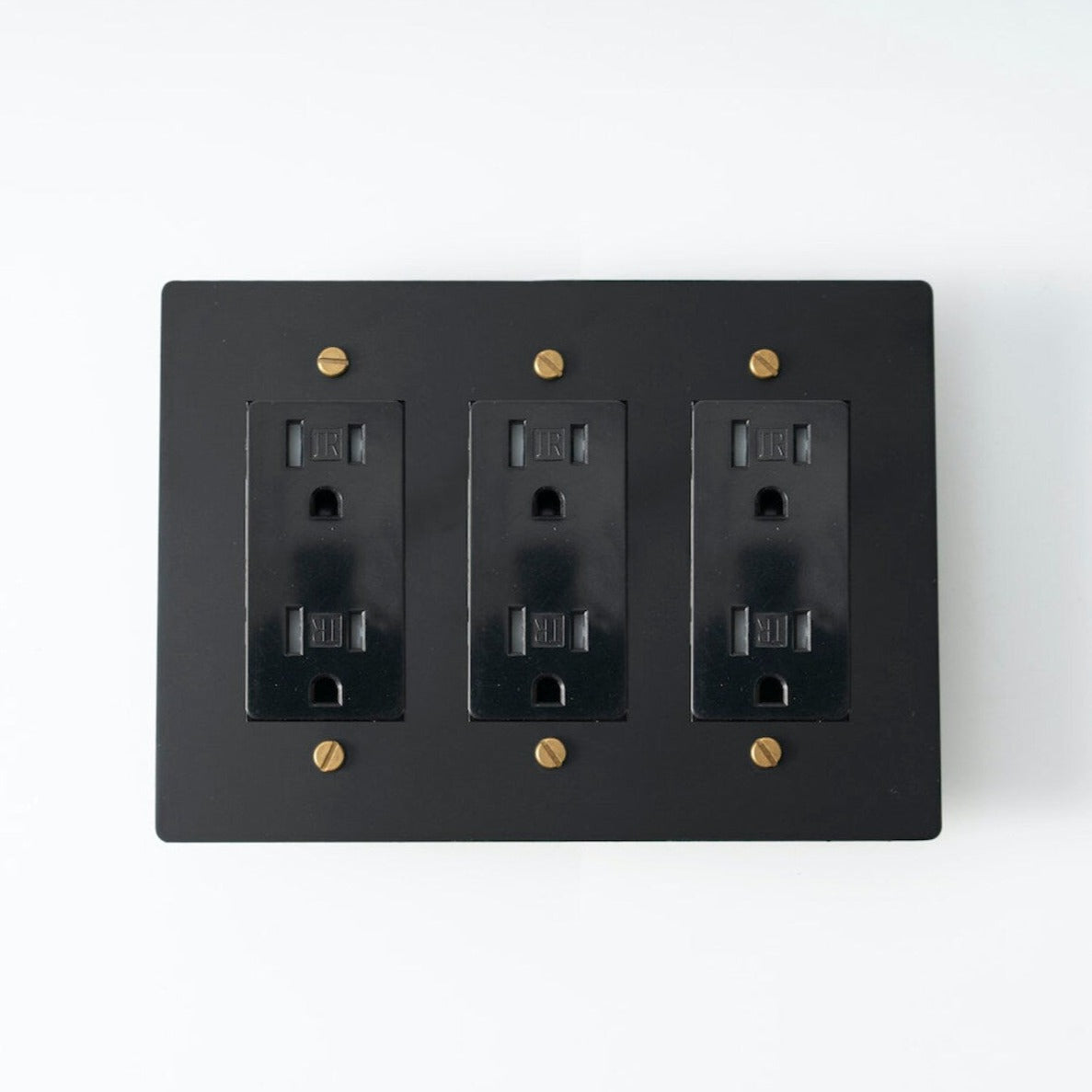 <tc>KLAS</tc> / Presa di corrente in ottone (3 ingressi)