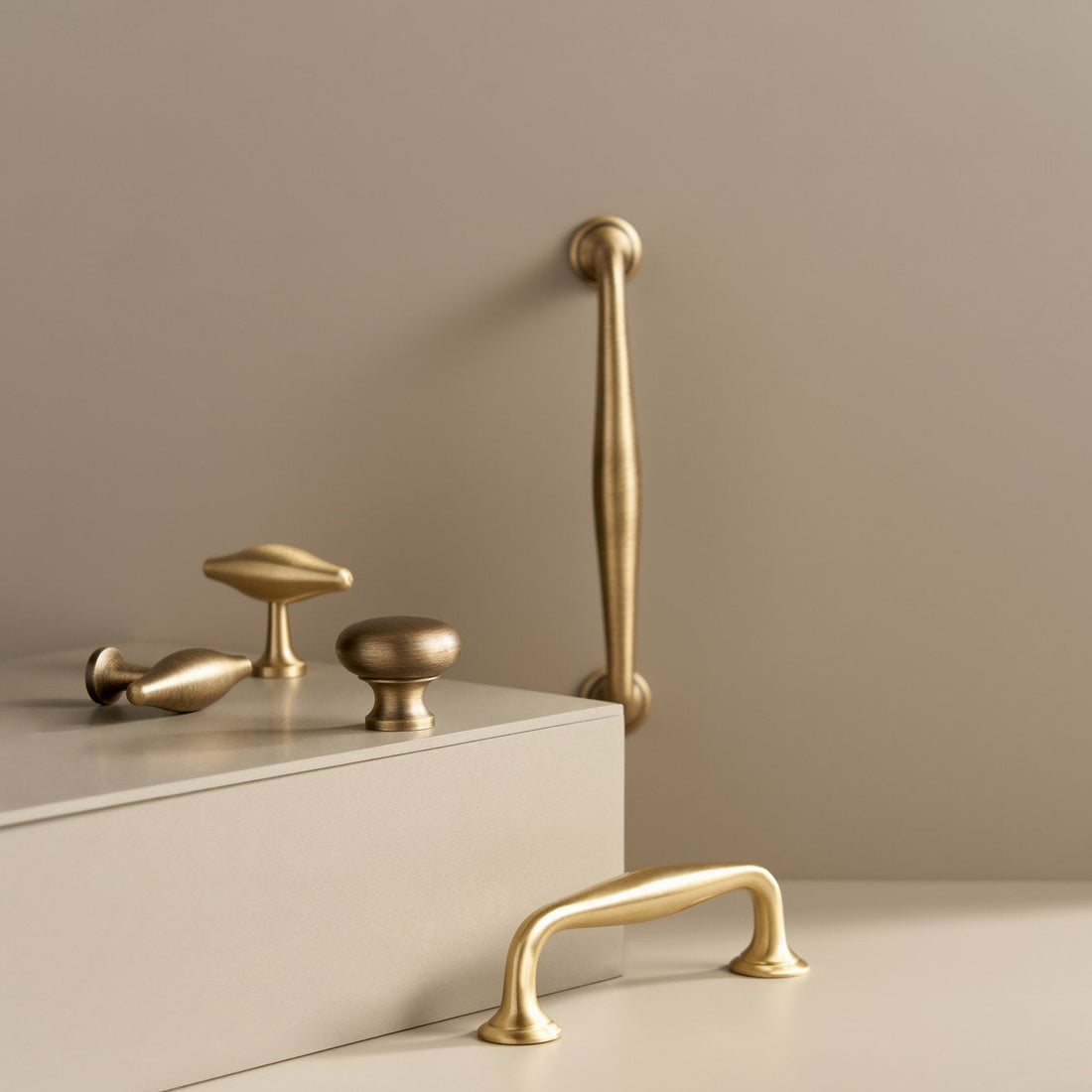 NAFPLIO brass handles, round knob and T-knobs