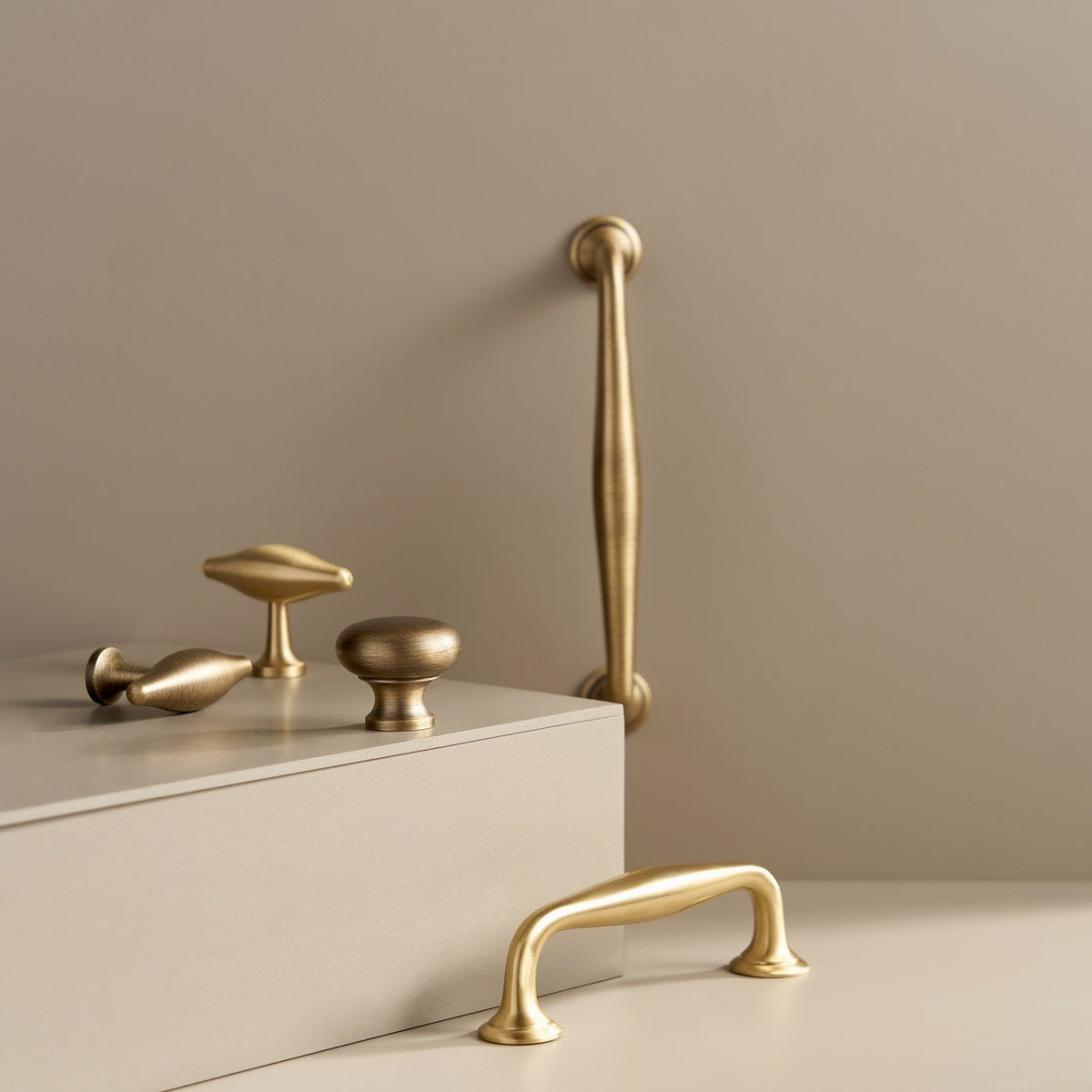 NAFPLIO brass handles, round knob and T-knobs