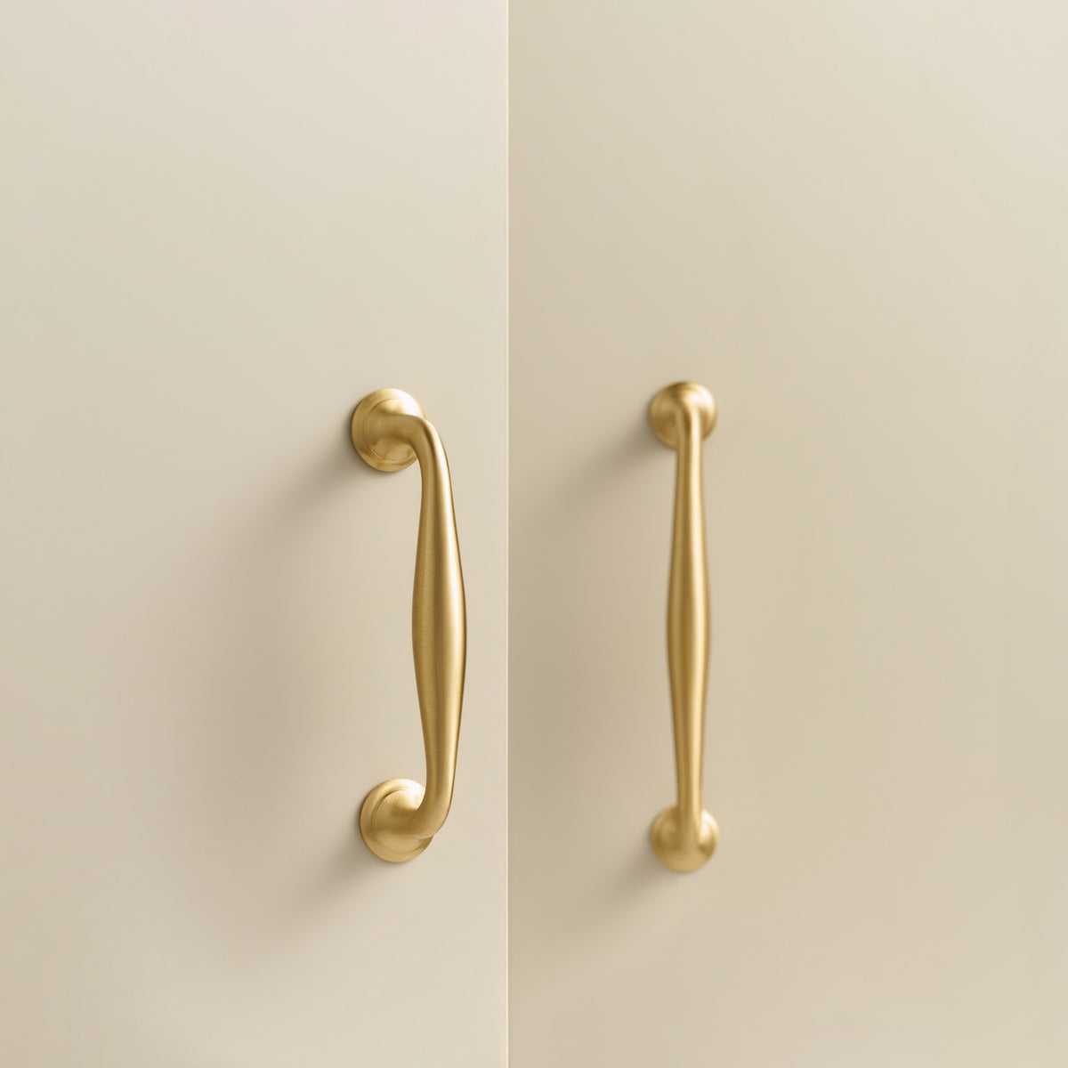 NAFPLIO brass cabinet handles on cream cabinet doors