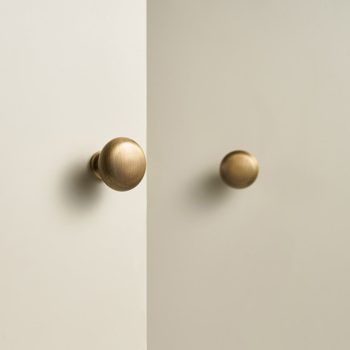 NAFPLIO brass round cabinet knobs