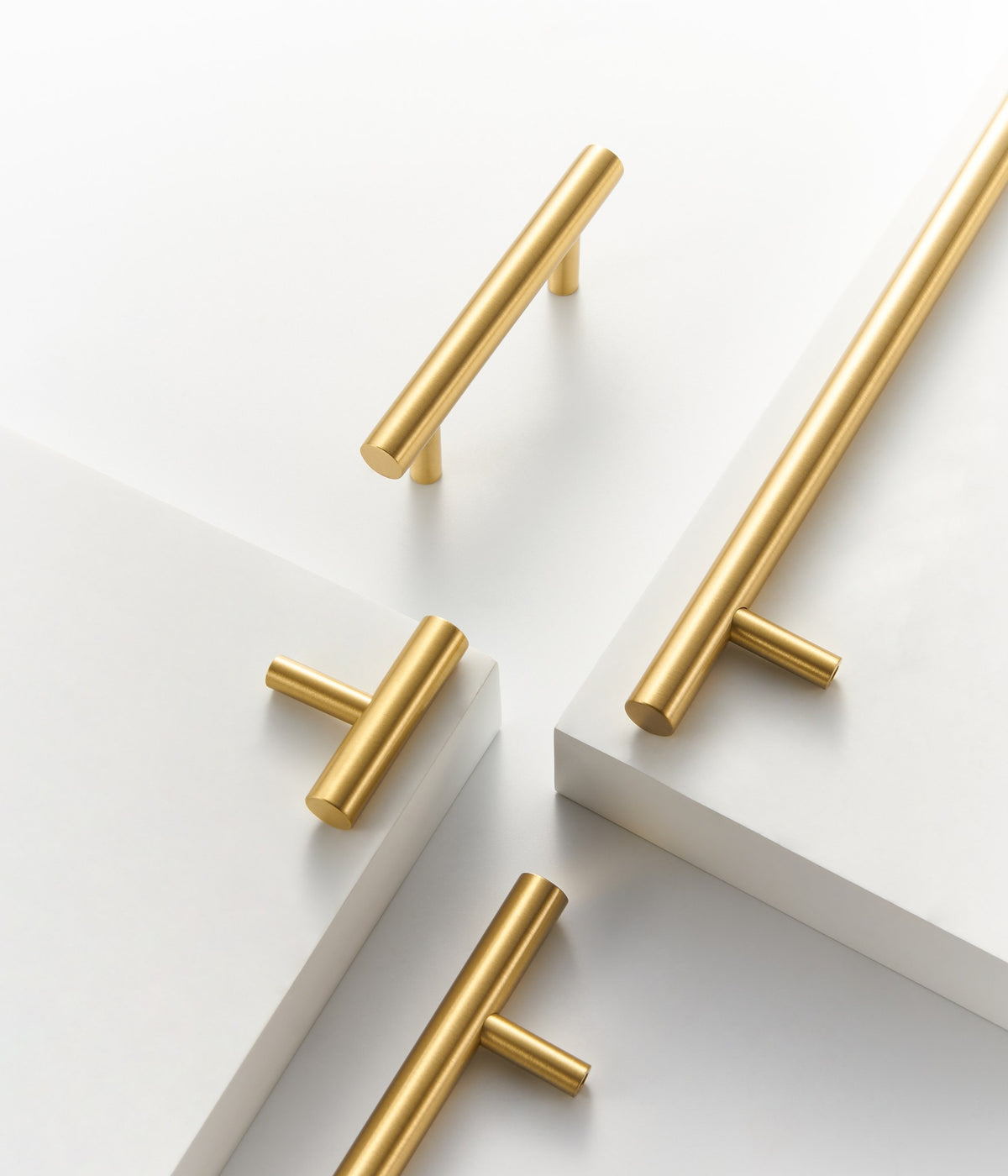 TRACY satin brass handles on white steps