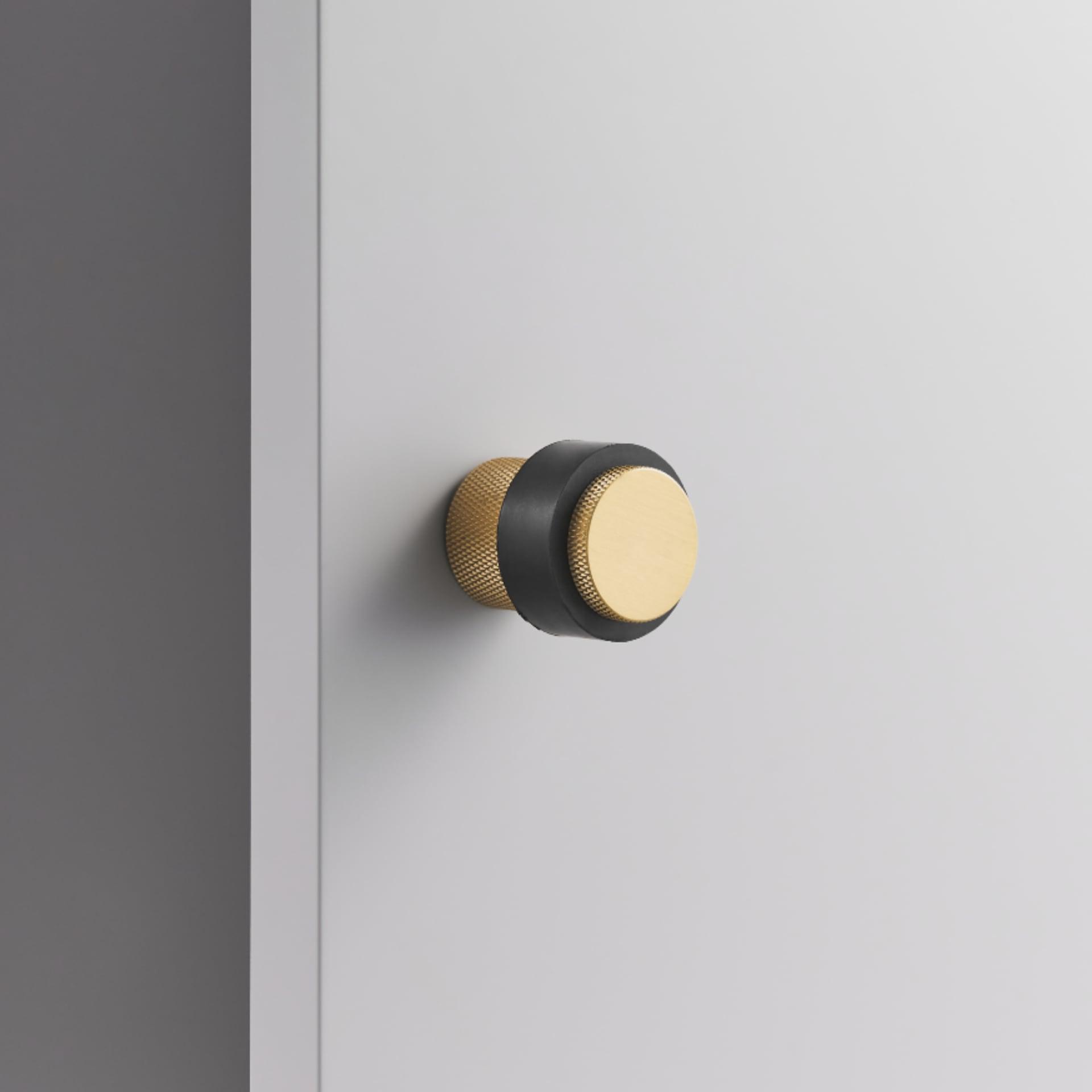 ERMOU / KNURLED BRASS / DOOR STOP - Handle Shop Couture 