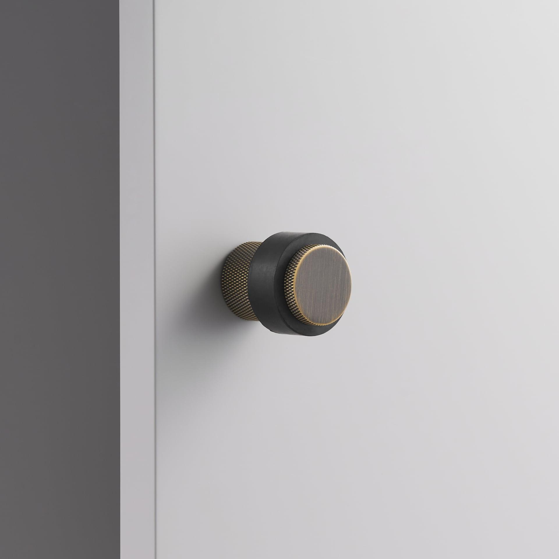 ERMOU / KNURLED BRASS / DOOR STOP - Handle Shop Couture 