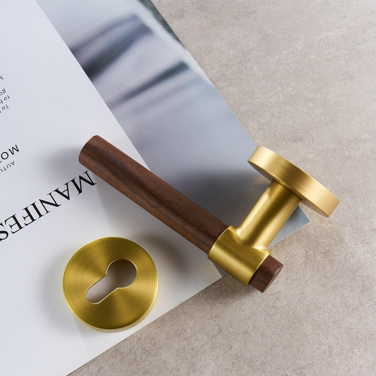 MENELAOS / SOLID BRASS & WALNUT WOOD / DOOR HANDLES - Handle Shop Couture 