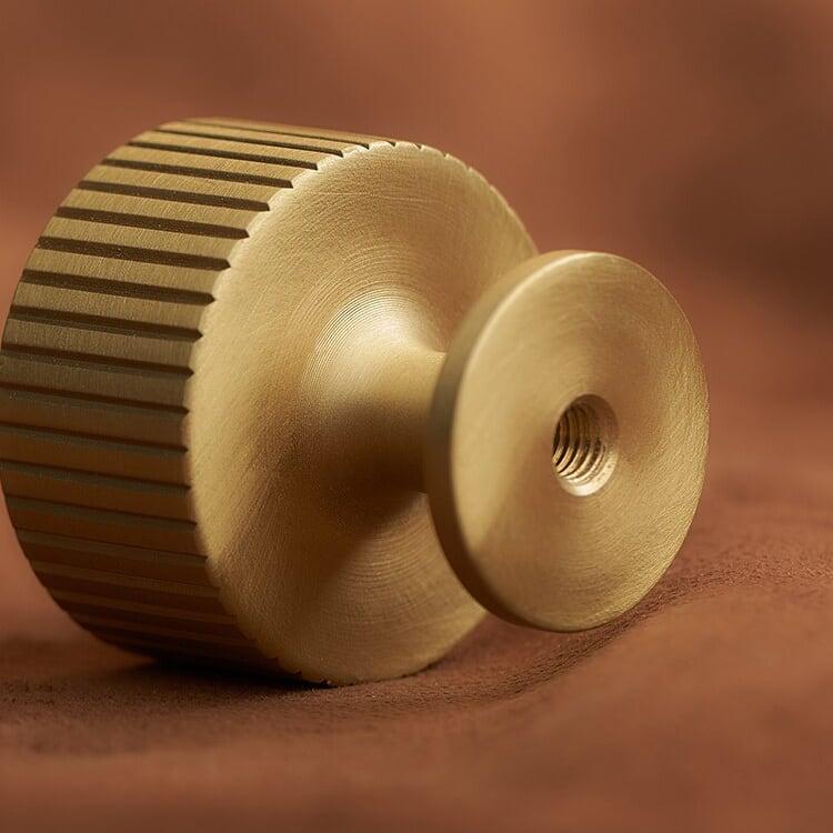 SIMI / SOLID BRASS KNOBS / LINEAR KNURL - Handle Shop Couture 